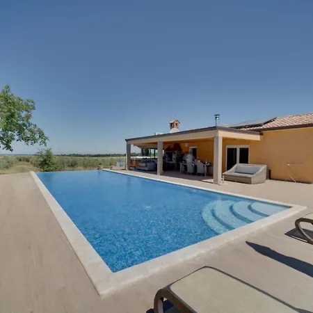 Absolute Privacy * Novigrad Istria