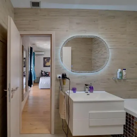 Absolute Privacy Vila *